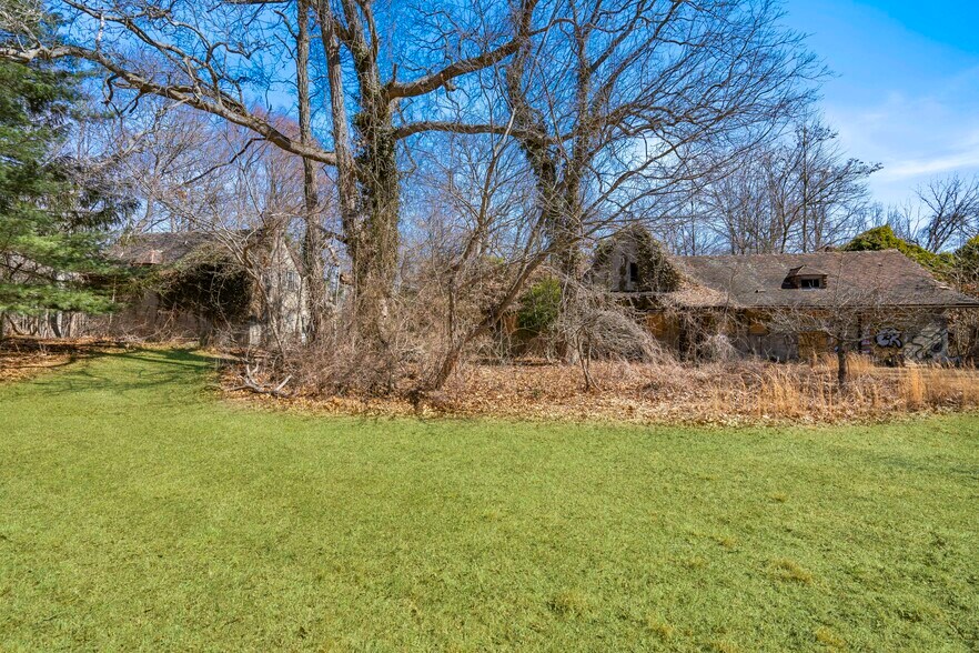 More Photos Of 2340 Cedar Swamp Rd, Glen Head Land For Sale