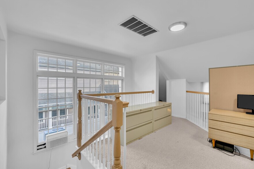 More Photos Of 613 Warren Ave, Spring Lake Office For Sale