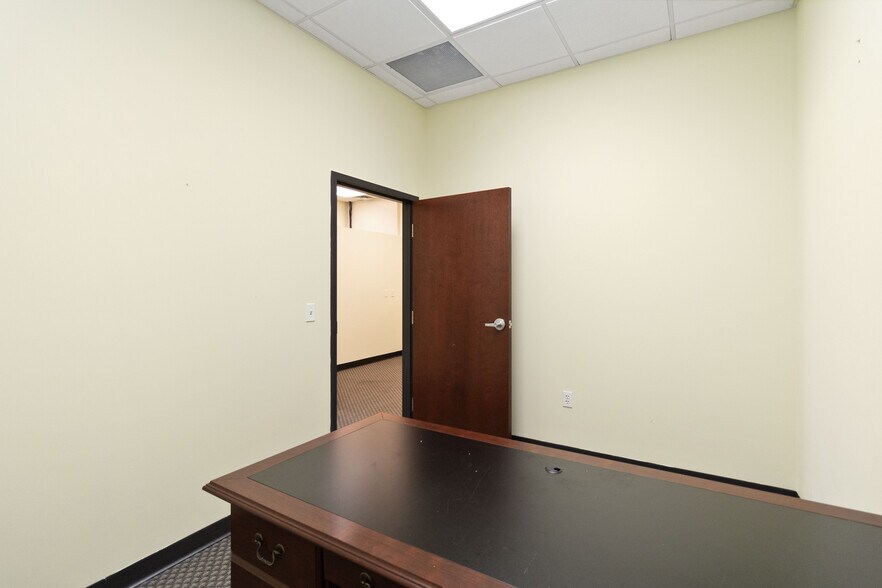 More Photos Of 7065 Westpointe Blvd, Orlando Medical For Sale
