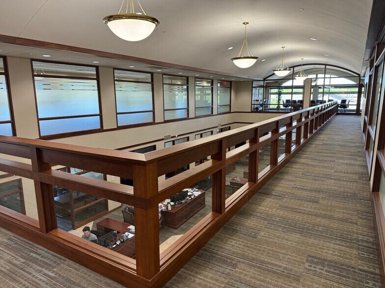 More Photos Of 109 Veterans Pky, Yorkville Office For Lease