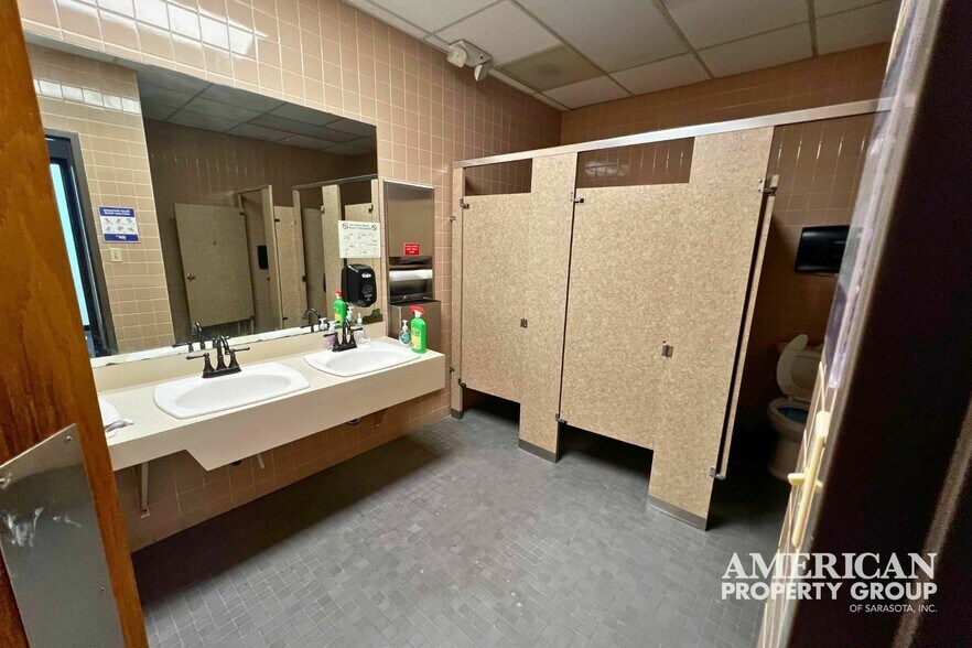 More Photos Of 2100 S Tamiami Trl, Venice Office For Lease