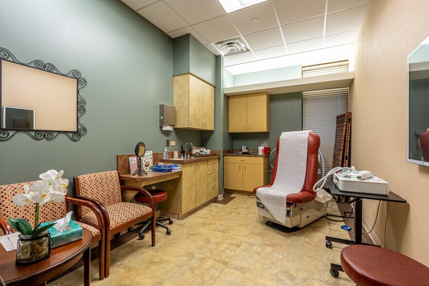More Photos Of 16105 S La Grange Rd, Orland Park Medical For Lease