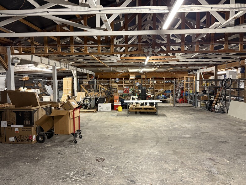 More Photos Of 1896 Elsa St, Naples Warehouse For Lease