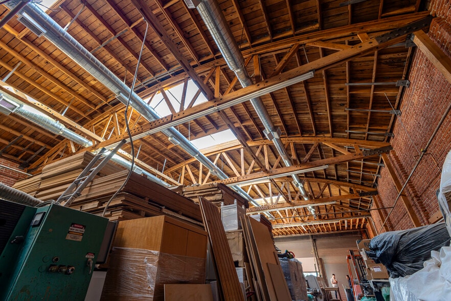 More Photos Of 4621 W Washington Blvd, Los Angeles Warehouse For Lease