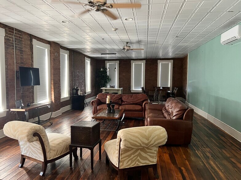 More Photos Of 1331 W Franklin St, Evansville Restaurant For Sale