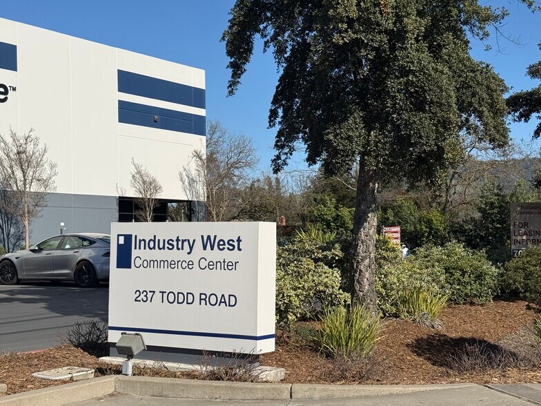 More Photos Of 256 Sutton Pl, Santa Rosa Distribution For Lease