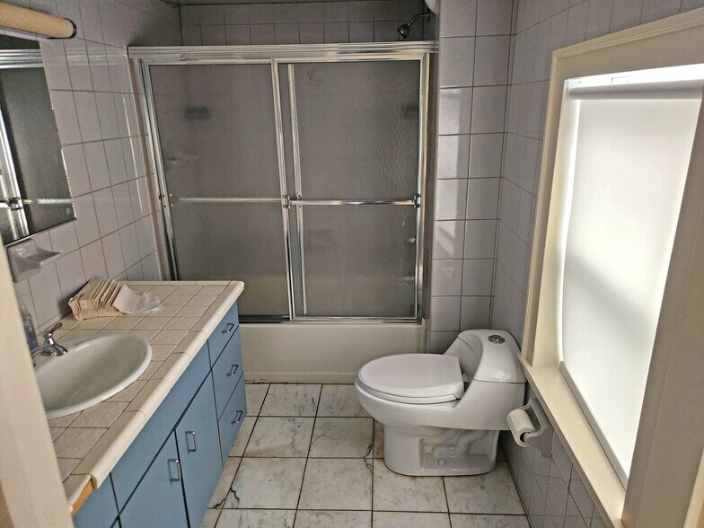 More Photos Of 155 Oak St, Glastonbury Medical For Sale