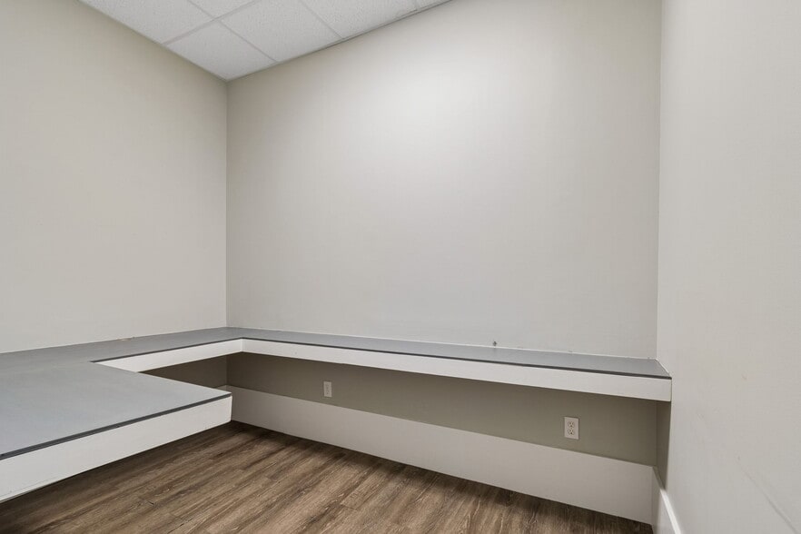 More Photos Of 2801-2805 Dr Martin Luther King Jr St N, Saint Petersburg Storefront Retail Office For Lease