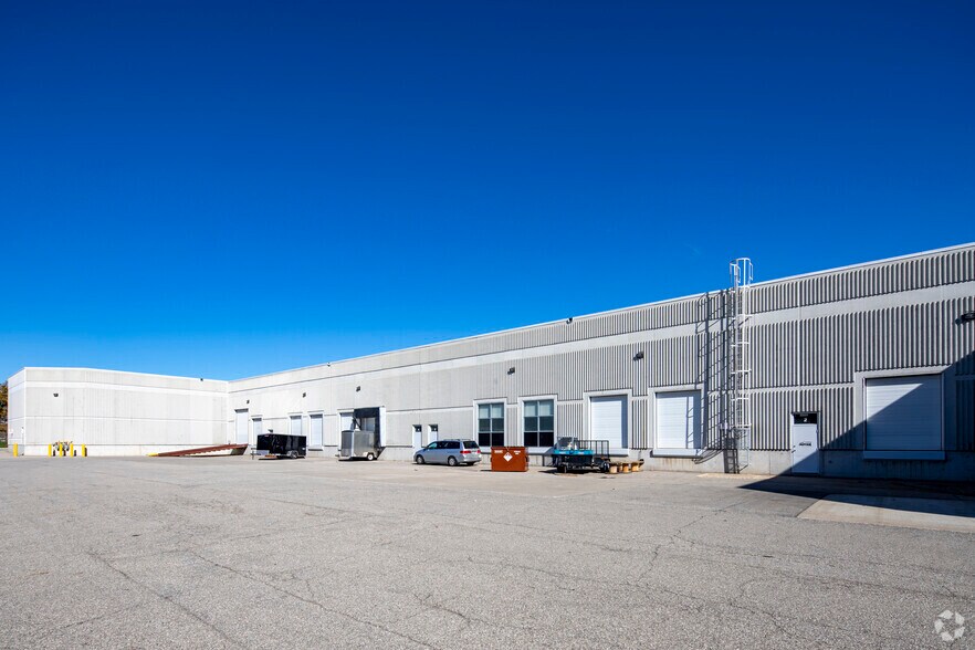 More Photos Of 2845 Argentia Rd, Mississauga Warehouse For Lease