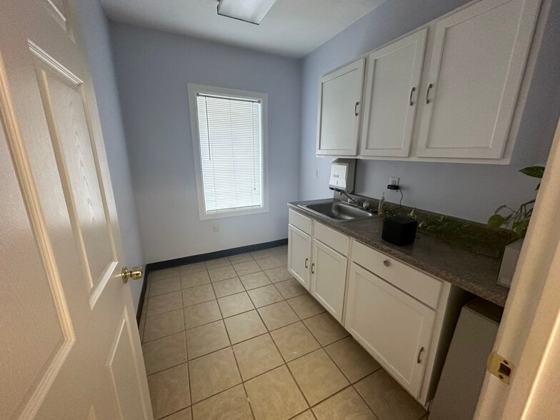 More Photos Of 8736 Chef Menteur Hwy, New Orleans Medical For Lease