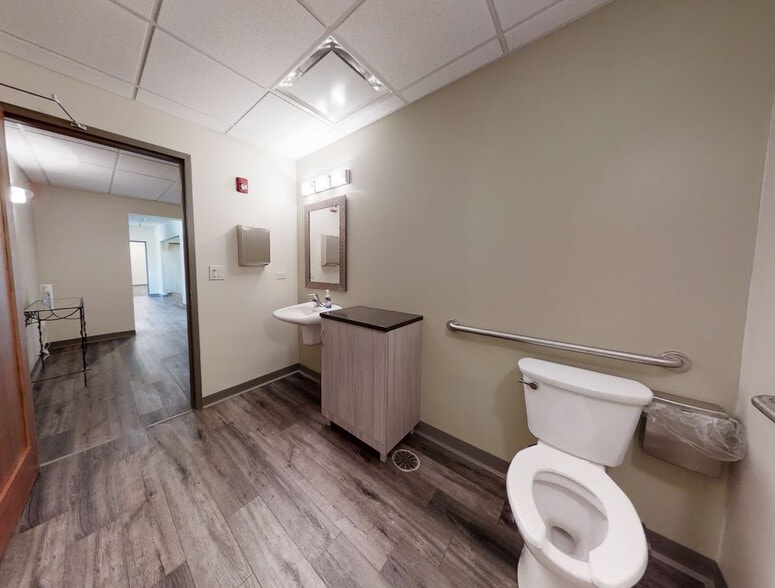 More Photos Of 721 Dundee Ave, Elgin Office For Lease