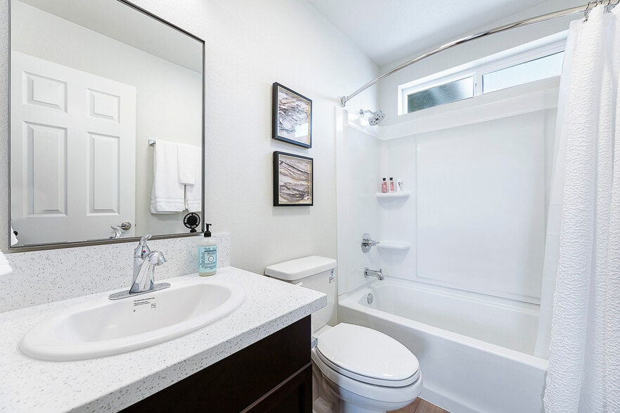 More Photos Of 5860 W Santa Ana Ave, Fresno Apartments For Sale