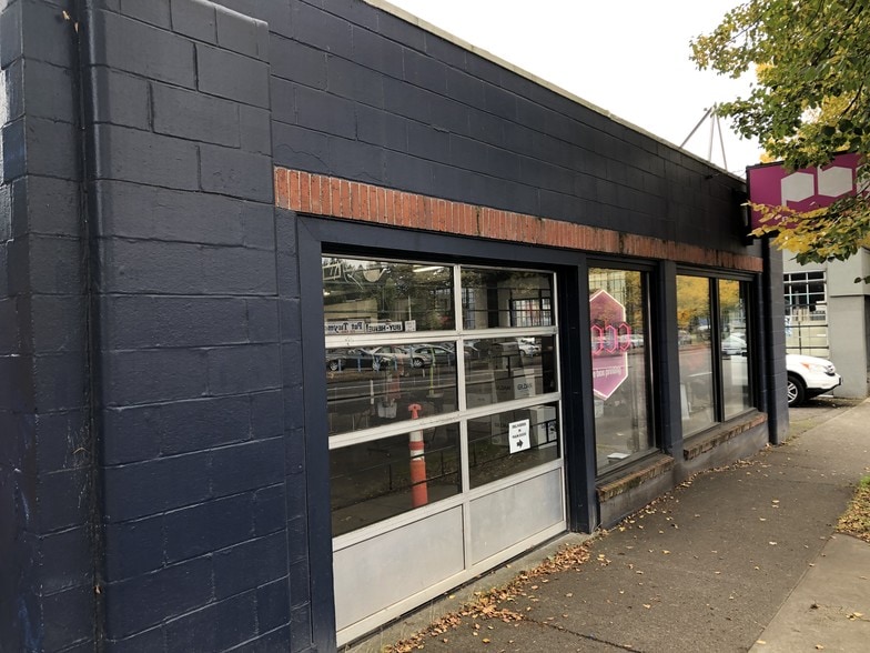 More Photos Of 3714 SE Powell Blvd, Portland Freestanding For Sale