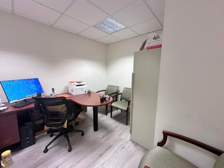 More Photos Of 1897 Palm Beach Lakes Blvd, West Palm Beach Medical For Sale