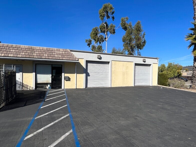 More Photos Of 861 E Rancheros Dr, San Marcos Warehouse For Lease
