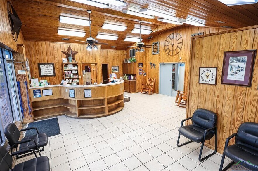 More Photos Of 1024 US Highway 59 N, Carthage Veterinarian Kennel For Sale