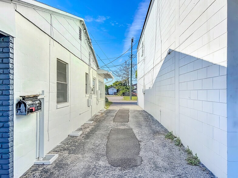 More Photos Of 1976 W Fairbanks Ave, Winter Park General Retail For Sale