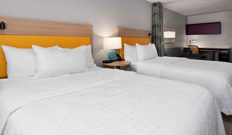 More Photos Of 9104 Keystone Crossing, Indianapolis Hotel For Sale