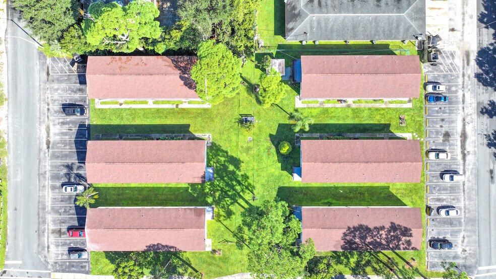 More Photos Of 1825 40th Ave, Vero Beach Apartments For Sale