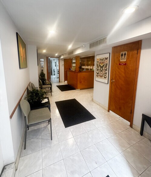 More Photos Of 4407 30th Ave, Astoria Flex For Lease