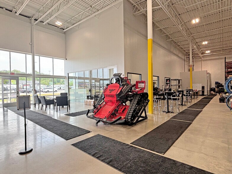 More Photos Of 5638-5772 Transportation Blvd, Garfield Heights Unknown For Lease