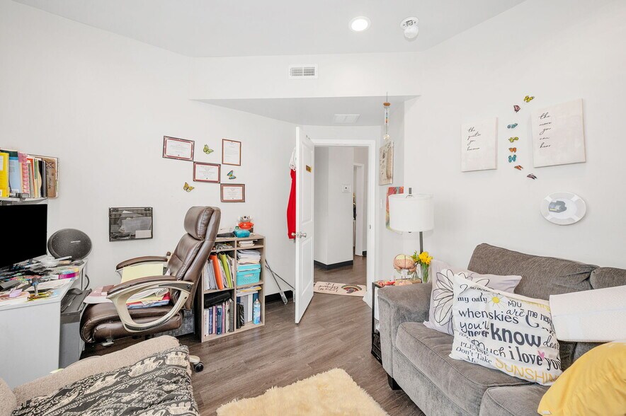 More Photos Of 4920 Belair Rd, Baltimore Office For Sale