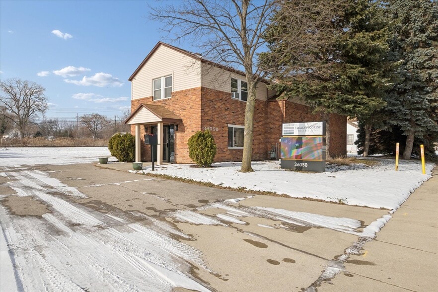 More Photos Of 36050 Goddard Rd, Romulus Auto Repair For Sale