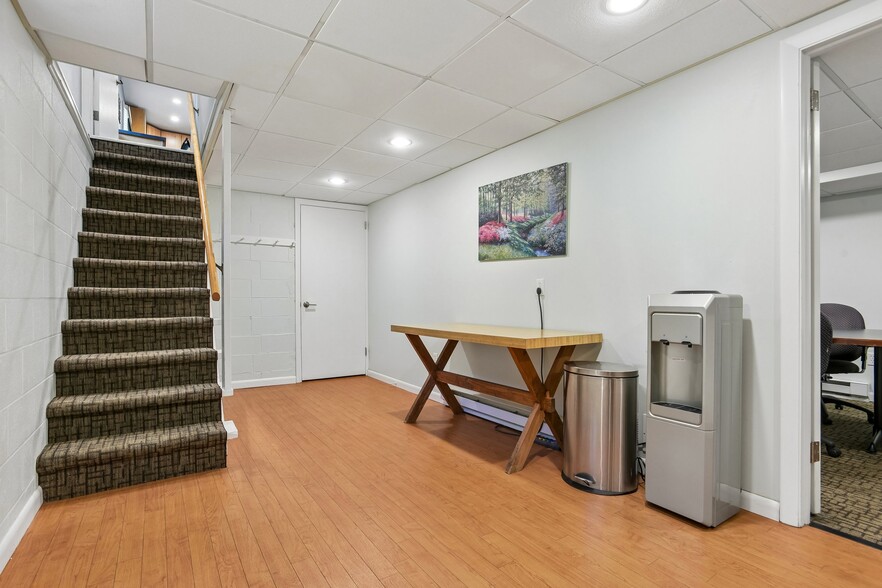 More Photos Of 65 Sachem St, Norwich Medical For Sale