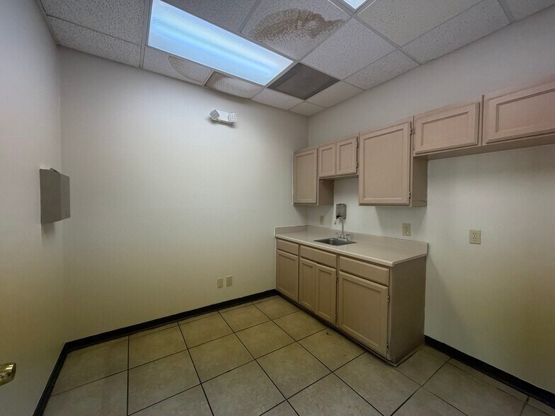 More Photos Of 13609 Archer Dr, Laredo Warehouse For Lease