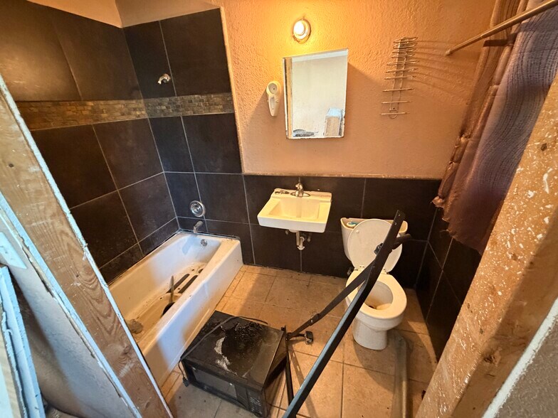 More Photos Of 108 Pearl St, Bedford Hotel For Sale