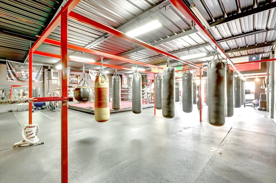 More Photos Of 7648 Monterey St, Gilroy Storefront For Sale