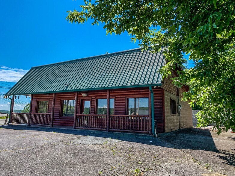 More Photos Of 3900 E First St, Blue Ridge Office Residential For Lease