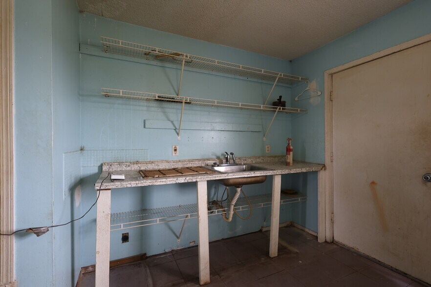 More Photos Of 25377 Welling rd, Welling Apartments For Sale
