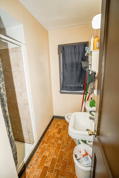 More Photos Of 1132 Payne Ave, Saint Paul Office For Sale