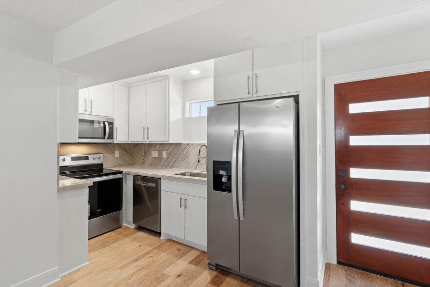 More Photos Of 319 Eastwood St, Houston Apartments For Sale