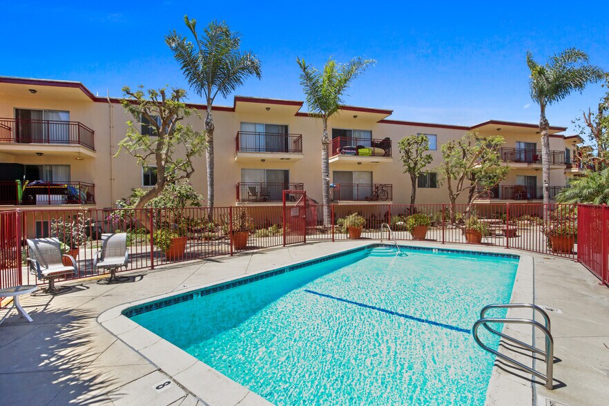 Primary Photo Of 3320 Redondo Beach Blvd, Torrance Apartments For Sale