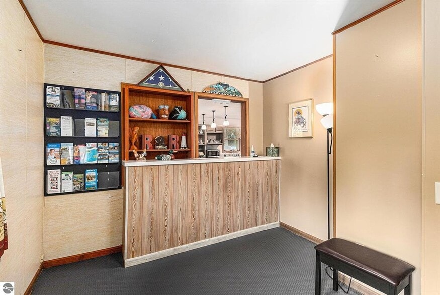 More Photos Of 541 Lake St, Frankfort Hotel For Sale