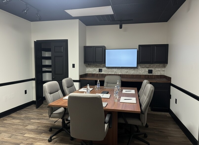 More Photos Of 201 E Main St, Front Royal Storefront Retail Office For Lease