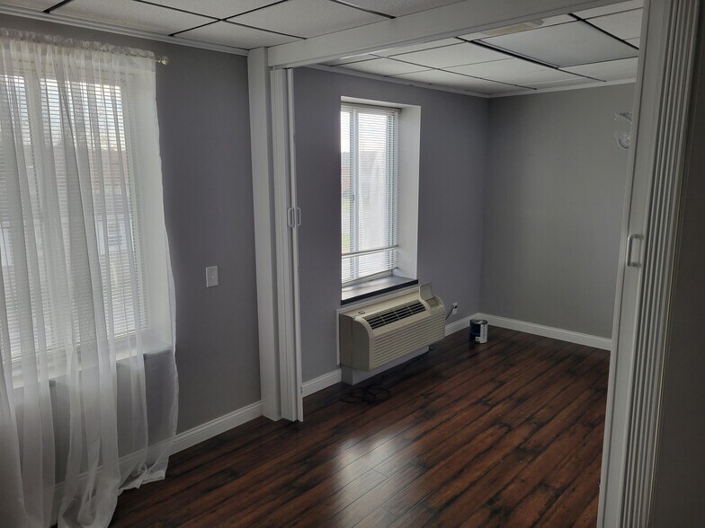 More Photos Of 1133 West Mill Rd, Evansville Office For Lease