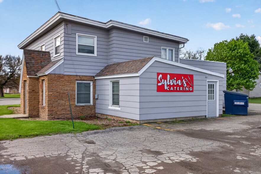 More Photos Of 124 S Brooklyn Rd, Napoleon Freestanding For Sale