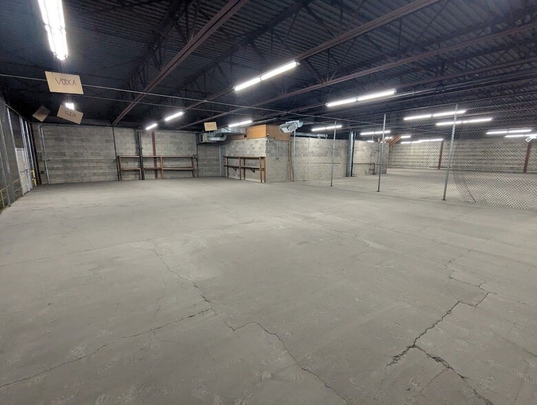 More Photos Of 284 Bliss St, West Springfield Warehouse For Lease