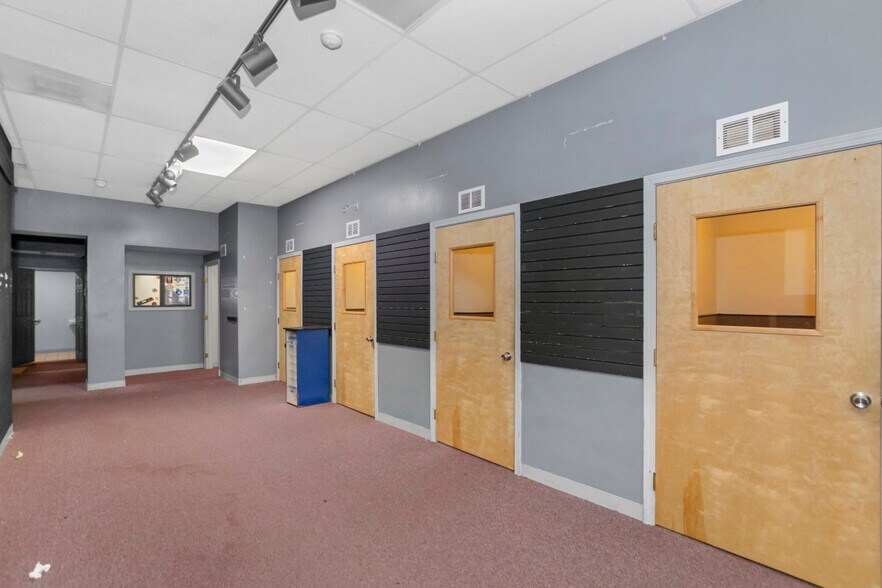 More Photos Of 405 Main St, Woburn Storefront For Lease