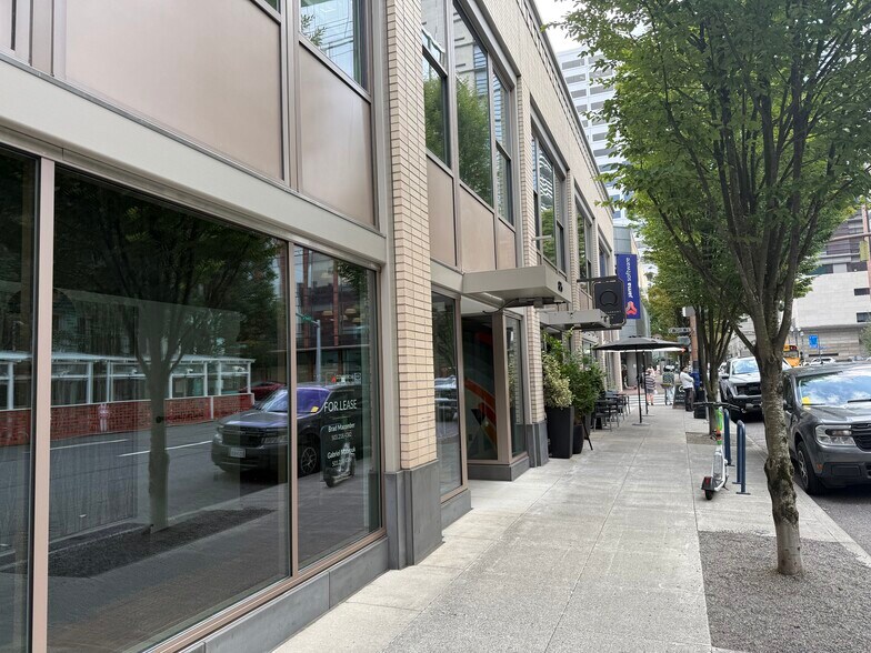 More Photos Of 826 SW 2nd Ave, Portland Storefront For Lease