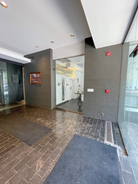 More Photos Of 112 W Center St, Fayetteville Office For Lease