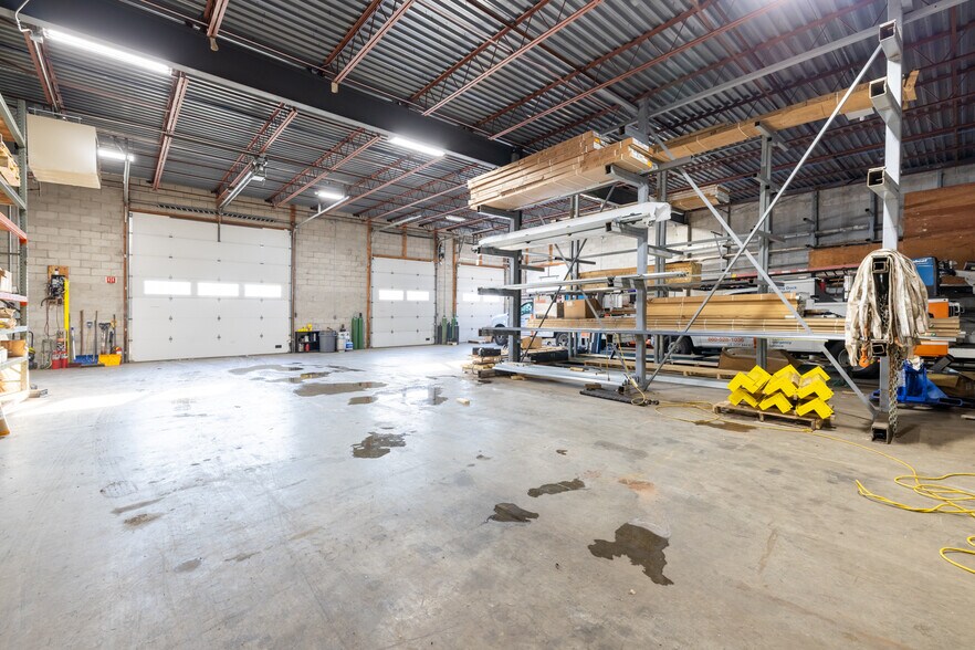 More Photos Of 151 Strong Rd, South Windsor Service For Sale