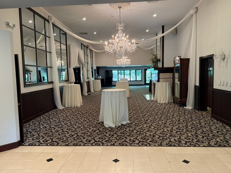 More Photos Of 3009 SE Chestnut St, Portland Lodge Meeting Hall For Lease