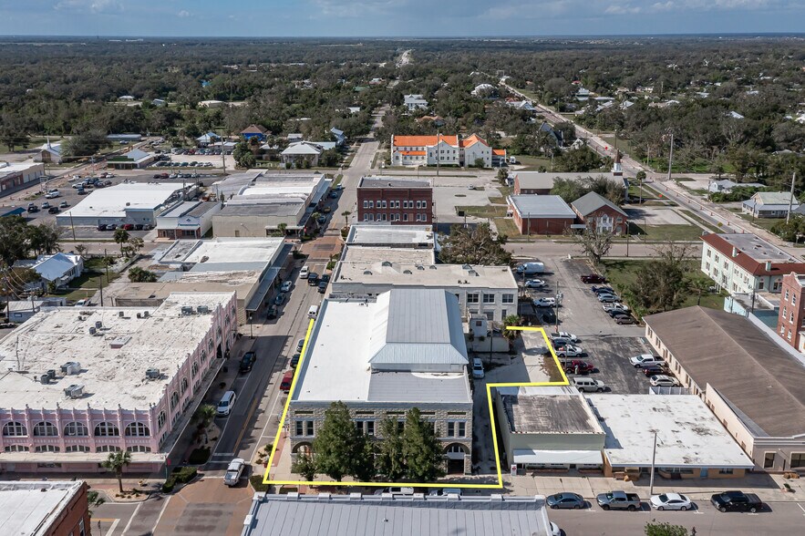 More Photos Of 106 W Oak St, Arcadia Storefront For Sale