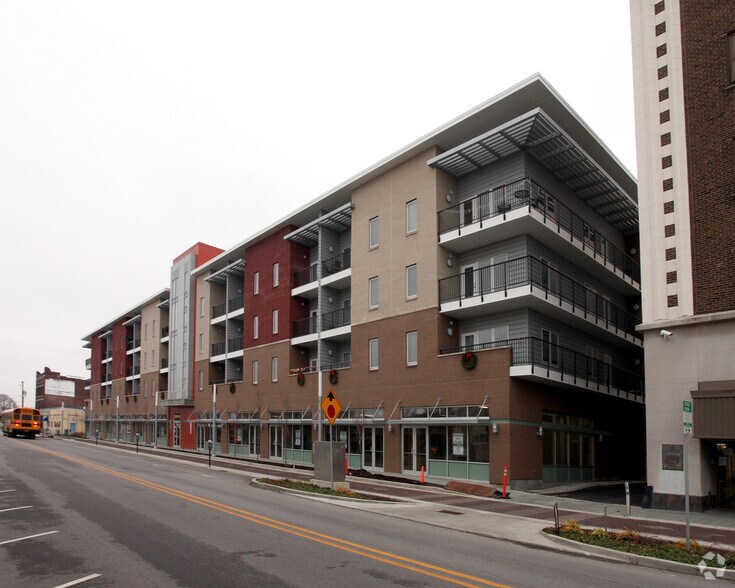 Primary Photo Of 881 Massachusetts Ave, Indianapolis Apartments For Lease