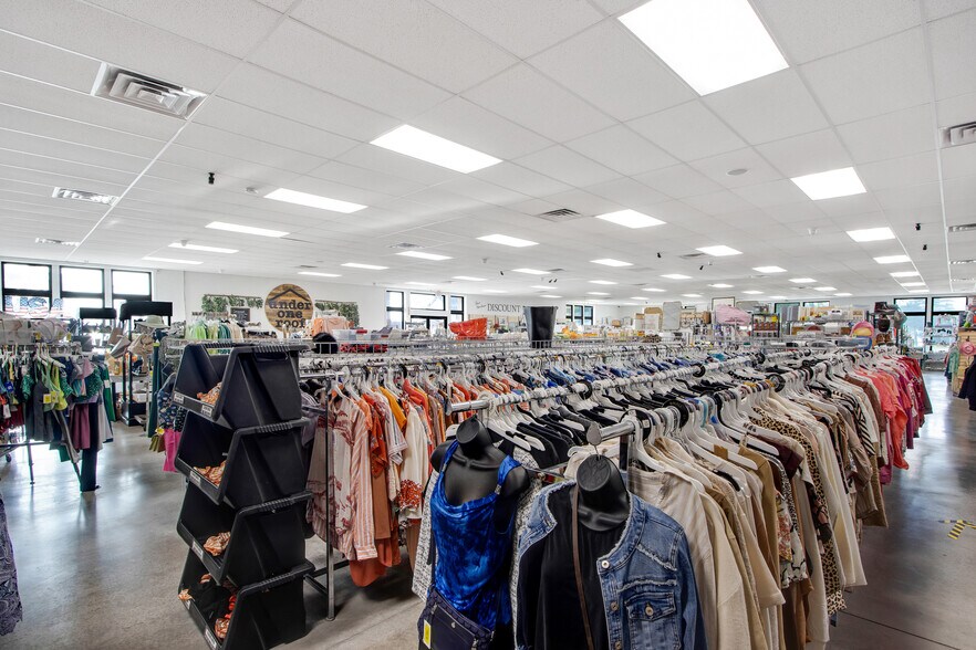 More Photos Of 13394 Broadway St, Alden Freestanding For Sale