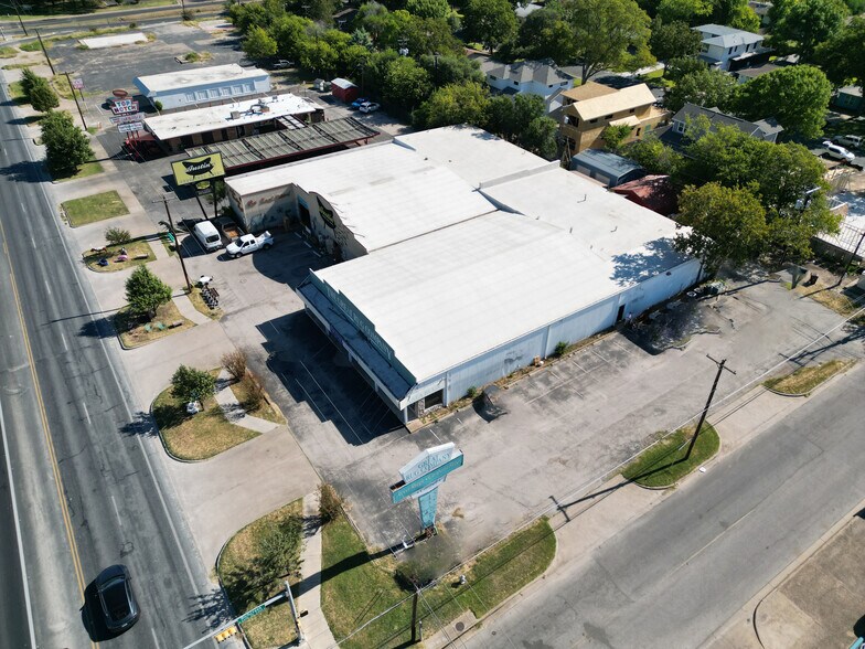 More Photos Of 7501 Burnet Rd, Austin Storefront For Lease